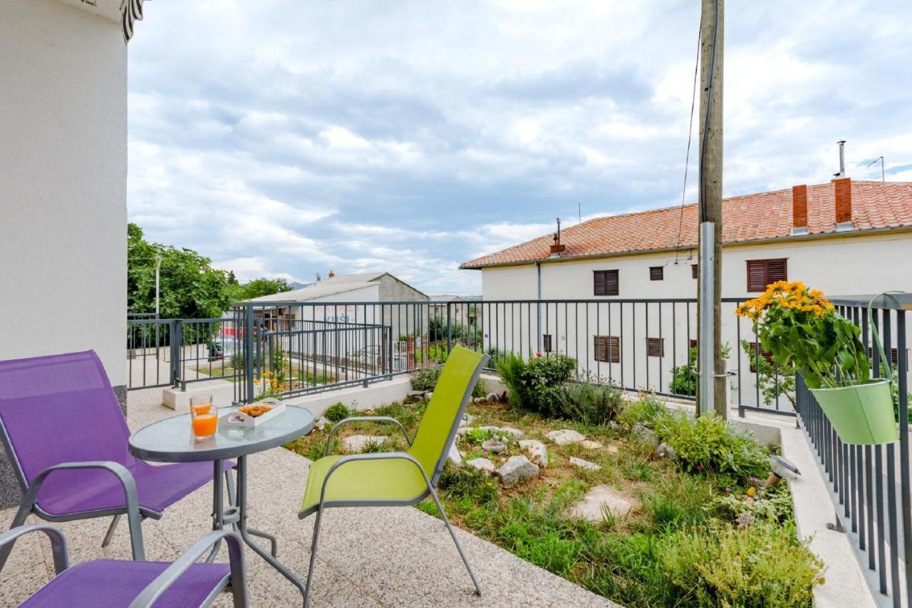 Apartment Anamaris Solin Eksteriør bilde